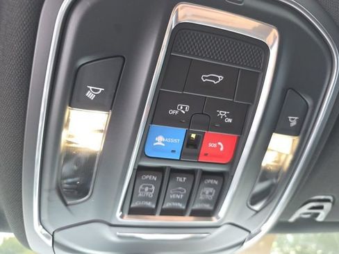 Used 2025 Jeep Wagoneer L Series II w/ Premium Group I AWD/4WD image 23
