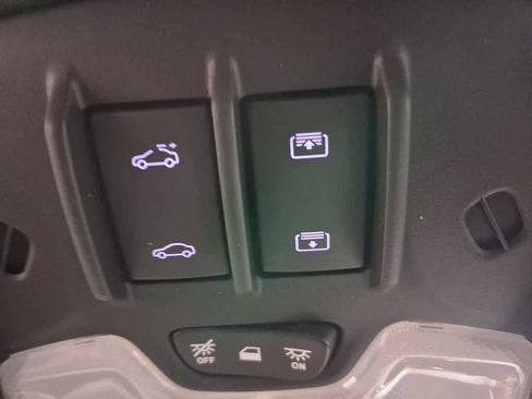 Used 2023 Chevrolet TrailBlazer RS w/ Sun and Liftgate Package image 39