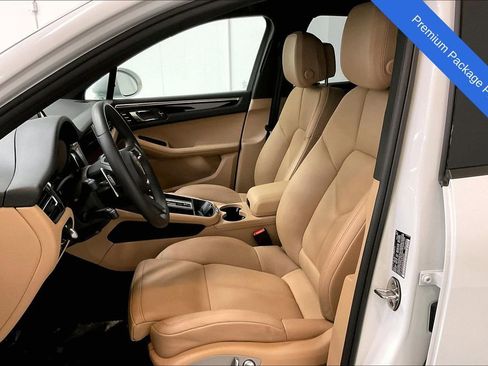 Used 2025 Porsche Macan AWD/4WD image 8