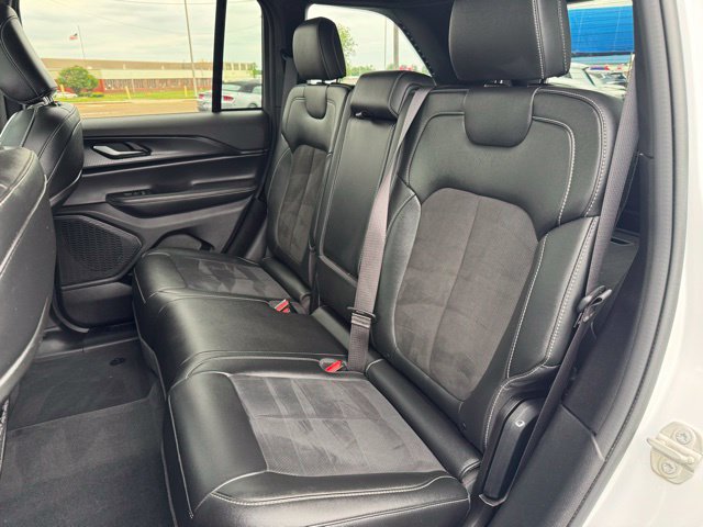 Used 2023 Jeep Grand Cherokee Altitude AWD/4WD image 21