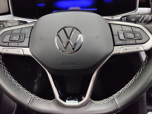 Used 2025 Volkswagen Taos SE image 26