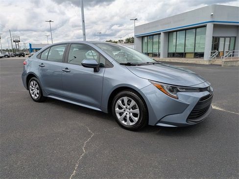 Used 2023 Toyota Corolla LE image 2