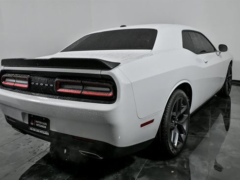 Used 2019 Dodge Challenger SXT w/ Blacktop Package image 10
