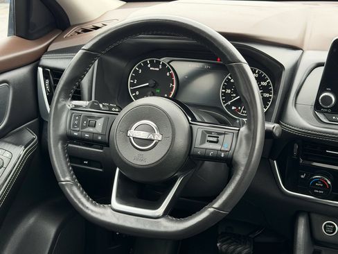 Used 2022 Nissan Rogue SV w/ SV Premium Package image 25