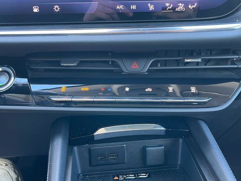 Used 2024 Buick Envision Preferred image 23