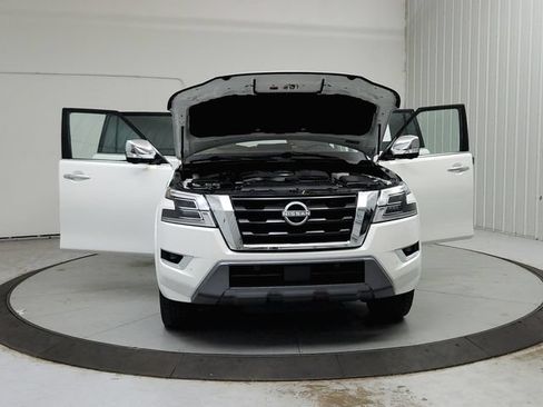 Used 2024 Nissan Armada Platinum w/ Captain's Chairs Package RWD image 11