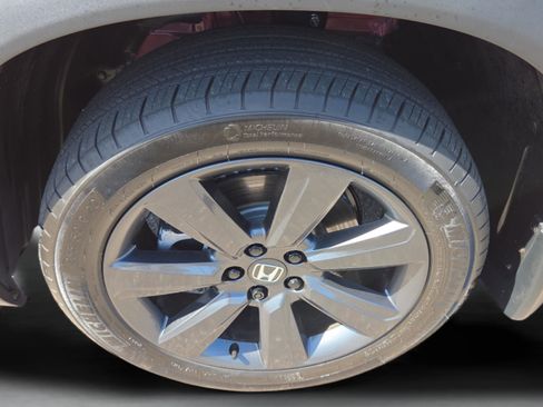 Used 2025 Honda Pilot Sport image 9