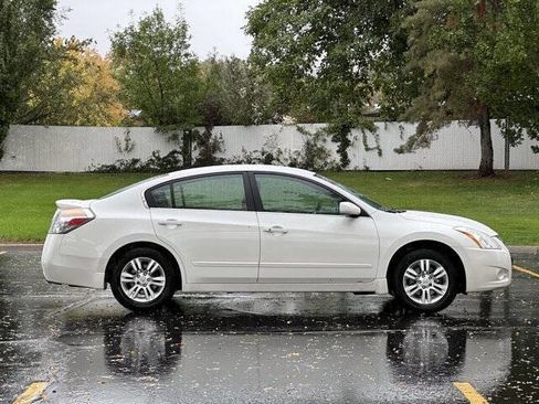Used 2011 Nissan Altima 2.5 S w/ Special Edition Pkg image 3