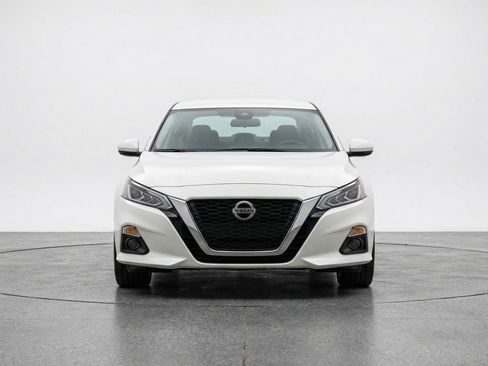 Used 2025 Nissan Altima 2.5 SV FWD image 2