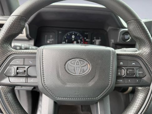 Used 2024 Toyota Tacoma SR5 AWD/4WD image 33