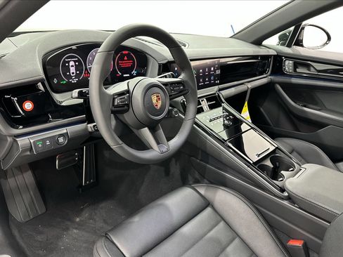 Certified 2025 Porsche Panamera 4 AWD/4WD image 4