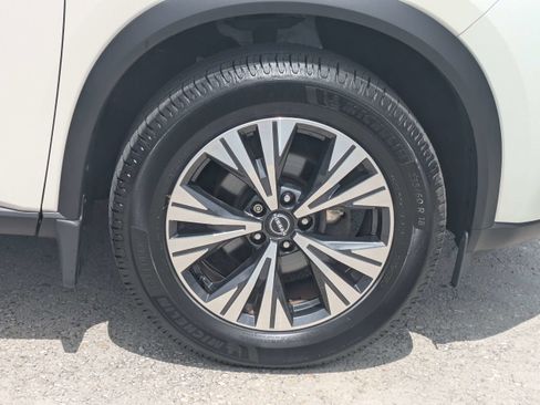 Used 2023 Nissan Rogue SV FWD image 11