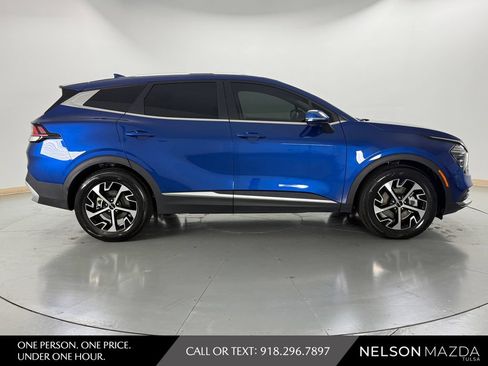 Used 2024 Kia Sportage EX FWD image 5