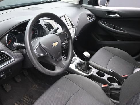 Used 2017 Chevrolet Cruze LS FWD image 19