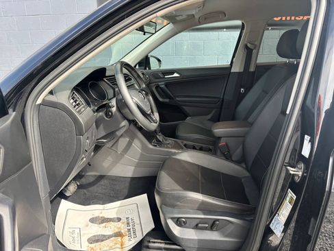 Used 2021 Volkswagen Tiguan SE image 19