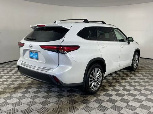 Used 2023 Toyota Highlander Platinum AWD/4WD image 16