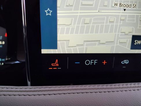 Used 2023 Lincoln Corsair Reserve w/ Rear Removable Package Tray image 24