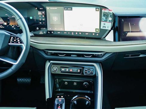 New 2025 Audi Q5 Prestige image 13