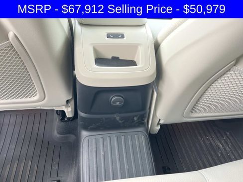 Certified 2025 Volvo XC60 T8 Plus w/ Protection Package Premier AWD/4WD image 17