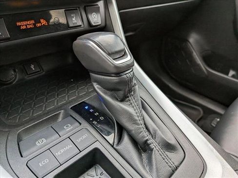 Used 2020 Toyota RAV4 XLE Premium image 12