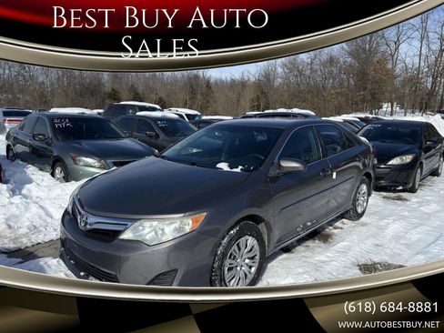 Used 2014 Toyota Camry LE image 1