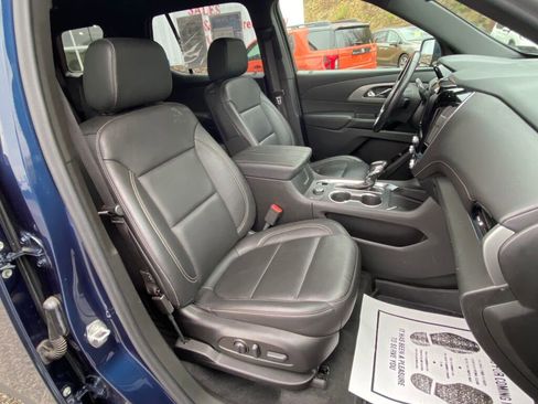Used 2022 Chevrolet Traverse LT w/ LT Premium Package image 23