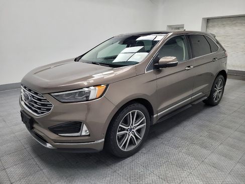 Used 2019 Ford Edge Titanium w/ Equipment Group 301A AWD/4WD image 2