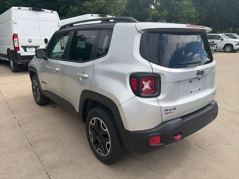 Used 2016 Jeep Renegade Trailhawk AWD/4WD image 9
