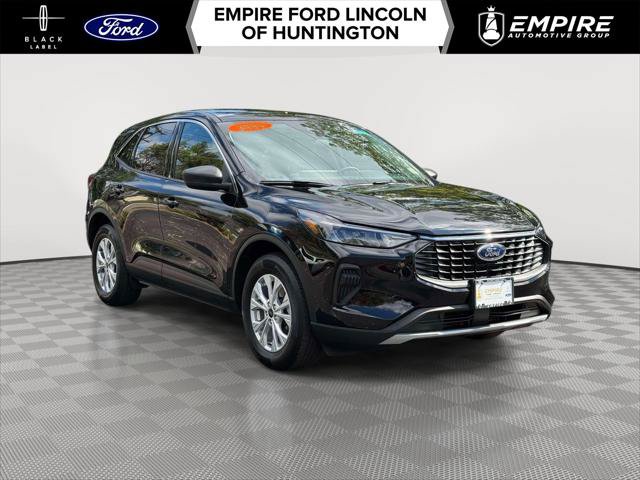 Used 2023 Ford Escape Active w/ Tech Pack #1 AWD/4WD image 1