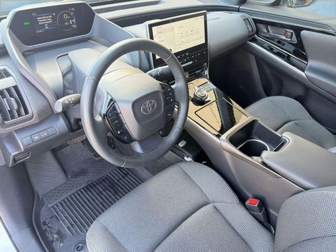 Used 2024 Toyota bZ4X XLE w/ Weather Package image 4