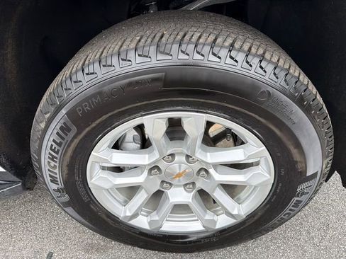 Certified 2025 Chevrolet Suburban LS image 12