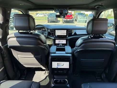 New 2026 Jeep Grand Wagoneer Summit image 24