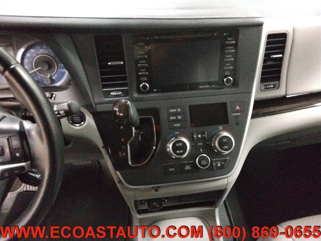 Used 2020 Toyota Sienna XLE FWD image 11