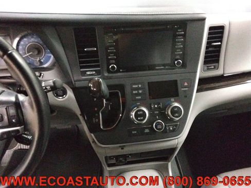 Used 2020 Toyota Sienna XLE FWD image 11