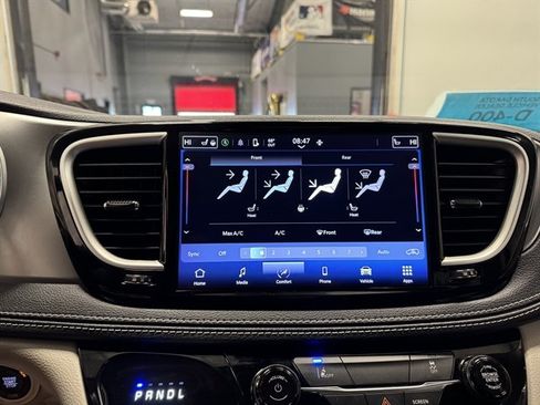 Used 2022 Chrysler Pacifica Touring-L FWD image 30