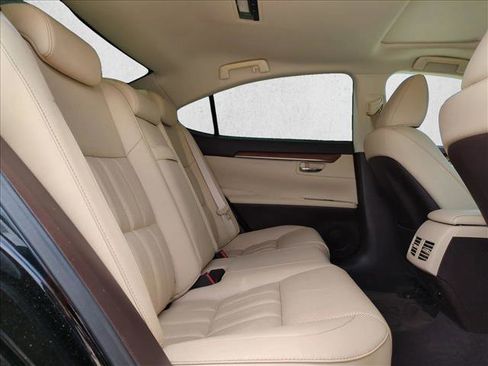 Used 2017 Lexus ES 300h w/ Luxury Package image 20