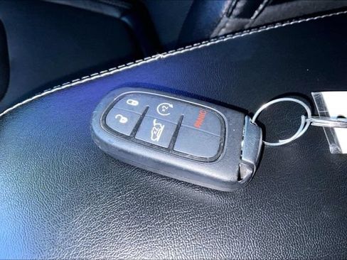 Used 2022 Jeep Cherokee Latitude Lux w/ Mopar Interior Package AWD/4WD image 10