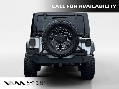 Used 2015 Jeep Wrangler Unlimited Sahara w/ Connectivity Group AWD/4WD image 4