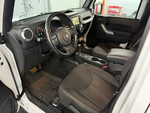 Used 2015 Jeep Wrangler Unlimited Sahara w/ Dual Top Group AWD/4WD image 16