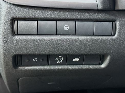 Used 2025 Nissan Rogue SV image 17