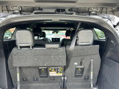 Used 2025 Toyota Sienna Platinum AWD/4WD image 10