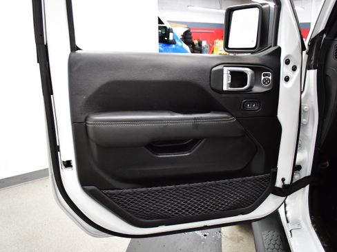 Used 2023 Jeep Wrangler Unlimited Sahara w/ Cold Weather Group AWD/4WD image 17