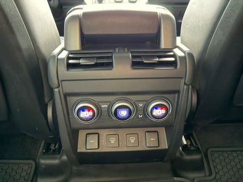 Used 2022 Land Rover Defender 110 XS Edition AWD/4WD image 19