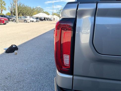Used 2024 GMC Sierra 1500 SLT image 10