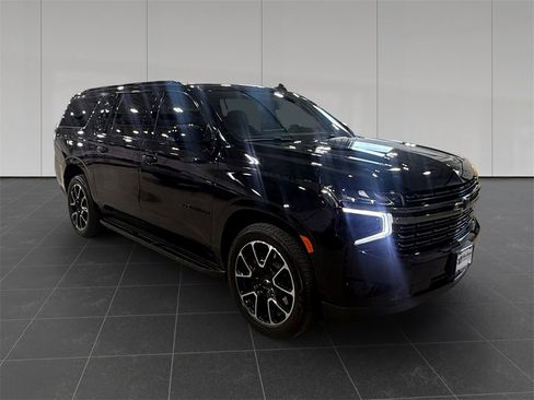 Used 2022 Chevrolet Suburban RST w/ Sport Performance Package image 7