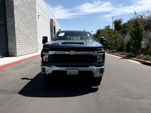 Used 2024 Chevrolet Silverado 2500 LT w/ Convenience Package AWD/4WD image 2