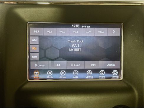 Used 2018 Jeep Grand Cherokee Limited image 21