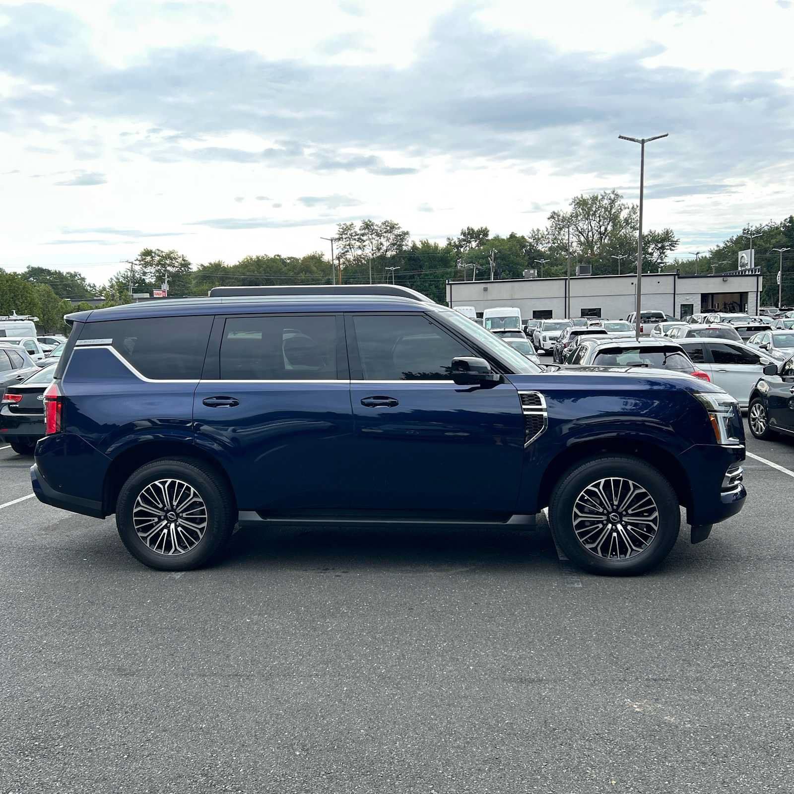 Used 2025 Nissan Armada Platinum AWD/4WD image 15
