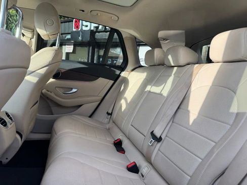 Used 2021 Mercedes-Benz GLC 300 4MATIC image 23