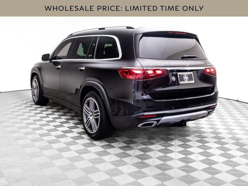 Used 2024 Mercedes-Benz GLS 450 4MATIC image 3